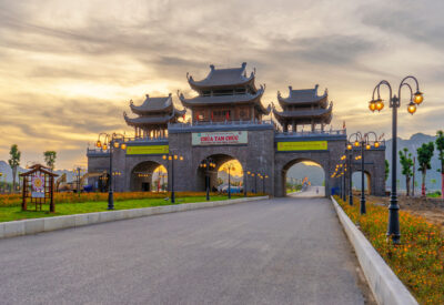 Cổng chào chùa tam chúc
